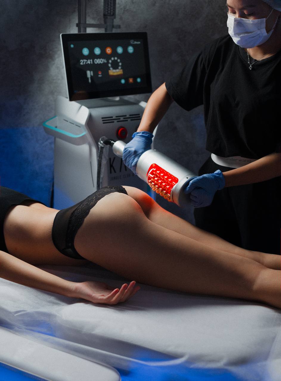 Hardware massage with endospheres for the body in the beauty salon KAIF Jungle Club & Spa